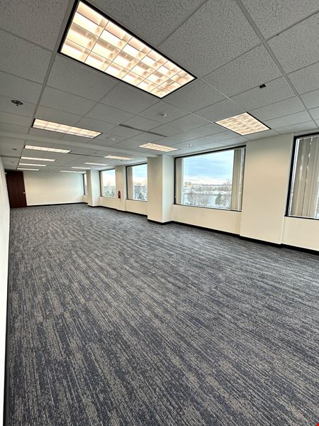 13801 & 13723 Riverport Drive
