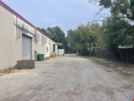 Pensacola Warehouse with Large Lay Down Area