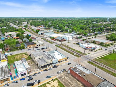 Turnkey Retail Center in Baytown – High-Traffic, Income-Producing Leased Units