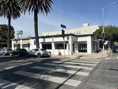 5301 Rosewood Ave & Larchmont Blvd