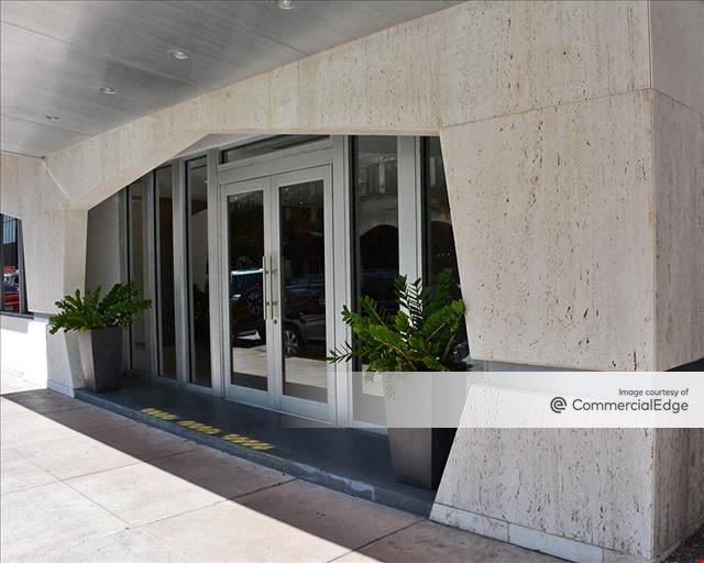 2121 Ponce de Leon Building
