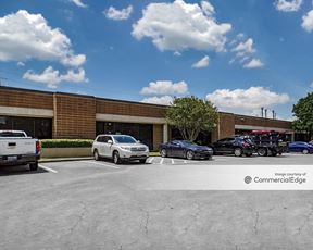 Plaza Del Oro Business Center