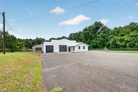 11,266 SF Industrial Service Facility | 7 Bay Doors | ¾ Acre Fenced Yard