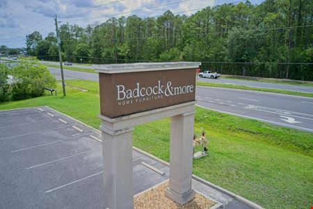 15,763 SF Retail Showroom & Warehouse Facility on US Hwy 301