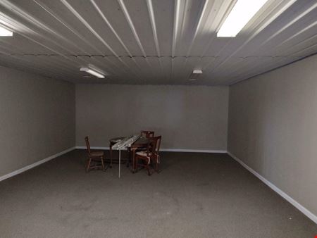 10176 New York 60 - 4,000+/- SF Office Space on 3+/- Acres & 9,000+/- Warehouse Space on 8+/- Acres