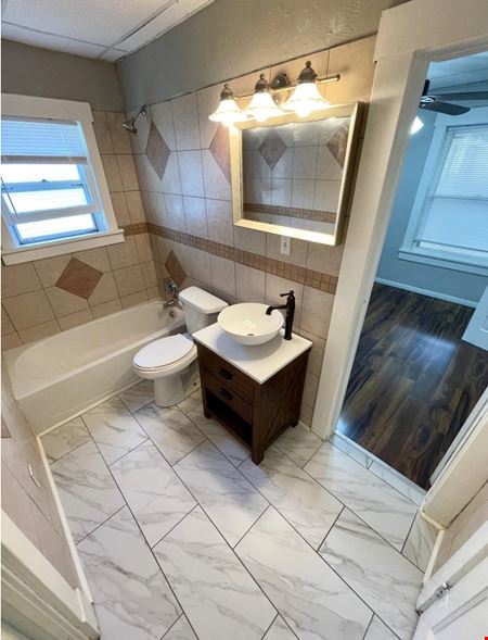 1014 SF 3 BD / 1 BA Single Family House 100 % Leased