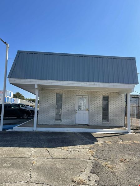MOVE IN SPECIAL!! $550 per MONTH - Wooddale Center