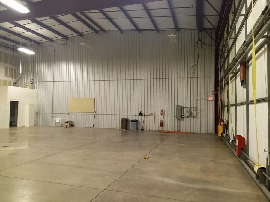 5655 S Sossaman Rd, Hangar D154