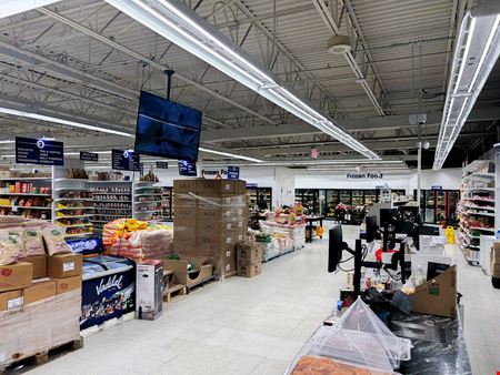 Retail space for Sale at 2822 E Maple Rd in Troy