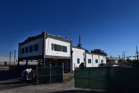 Industrial space for Rent at 3,030 SF Office/Warehouse with yard in Aurora