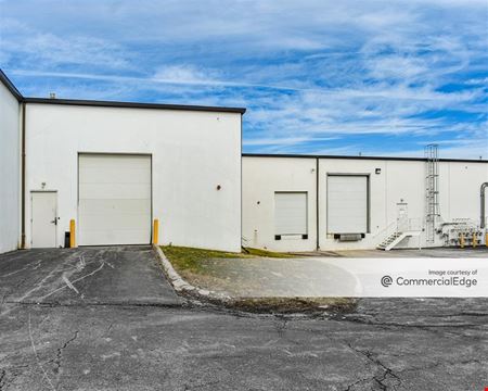 Crossroads Commerce Center