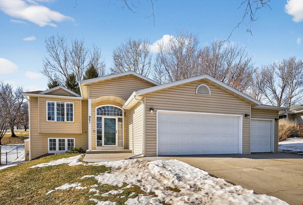 Meticulously Maintained & Move-In Ready: 3BR/2BA Byron Beauty