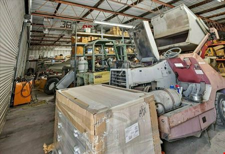 ±8,680 SF Office/Warehouse Facility w/ Secure Paved Yard