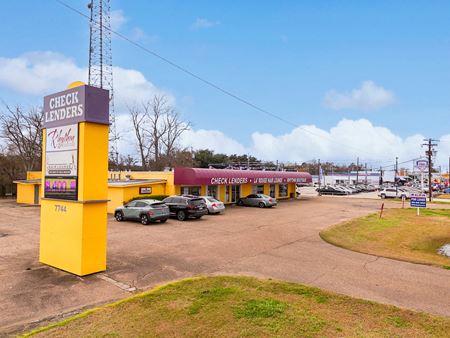Retail space for Rent at ±4,000 SF Salon Space in Amazon Corridor in Baton Rouge