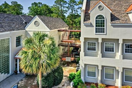 5000 Woodside Executive Ct