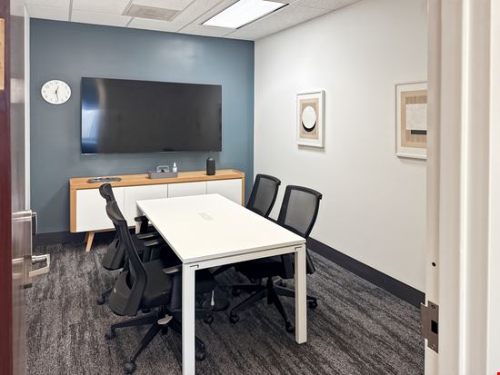 Regus - Greensboro - 301 N Elm