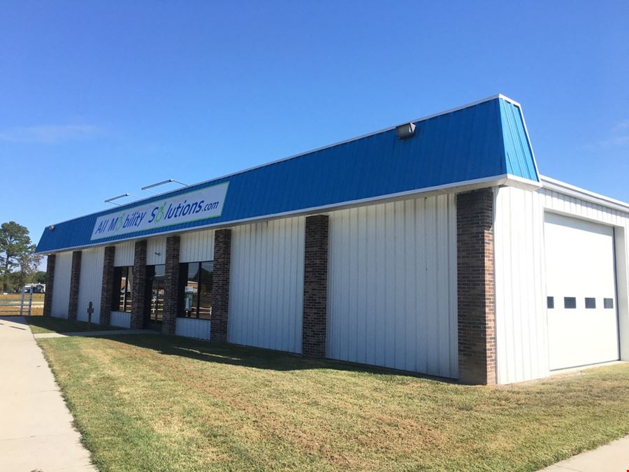 Highly Visible Retail Showroom/Warehouse on Rt 13