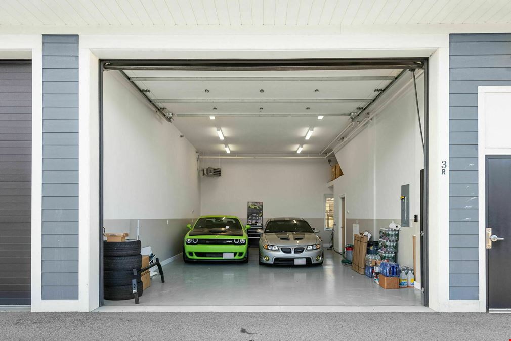 Felton Street Garage 42 Felton St 3R, Waltham, MA 02453