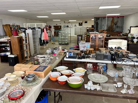 Office space for Sale at 4,000 SF Property For Office/Retail Use in Hooks