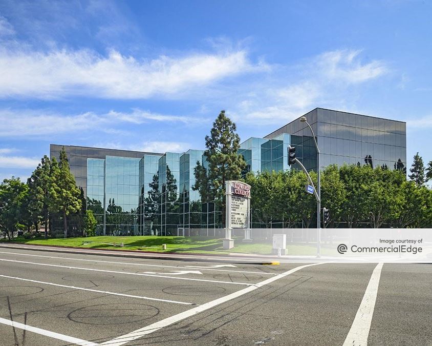 Metro Pointe Business Center - 959 South Coast Drive