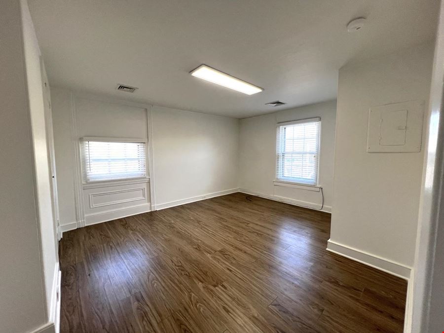 105 S High St