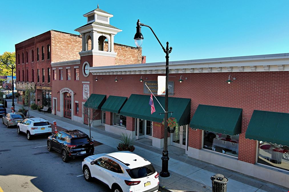 10 W Main St