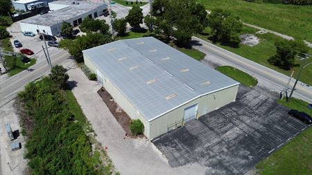 Commercial space at 10,440 SF Distribution Facility on 0.86 AC For Sale or Lease in Fort Myers
