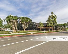 Metro Pointe Business Center - 940 & 950 South Coast Drive