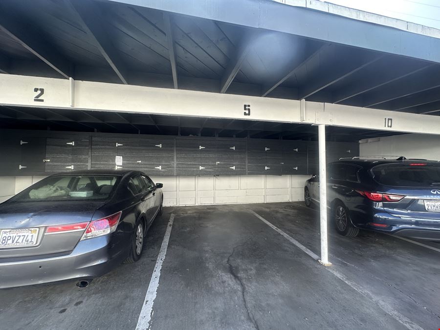 806 E Hyde Park Blvd
