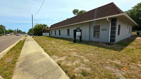 Spacious Office or Retail with great visibility!