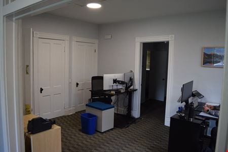 Flexible leasing options: full building (up to ±4,144 SF)