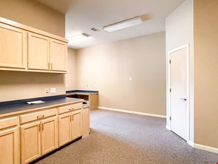 Standalone Office in Cul-De-Sac off Bluebonnet Blvd