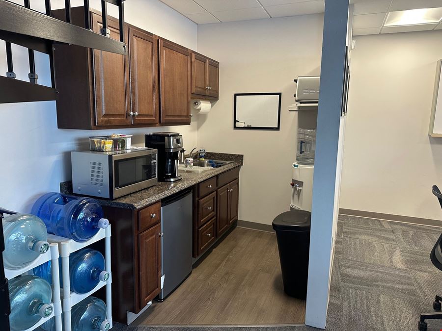 SHARED OFFICE SPACE  BROOKFIELD COMMONS