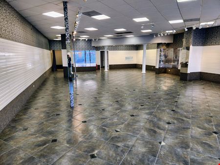 Lincoln Park | Strip Center for LEASE