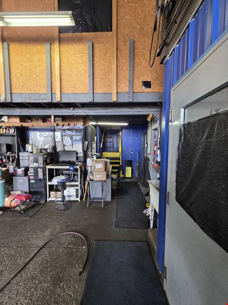 2,900+/- Square Foot Retail / Flex Building