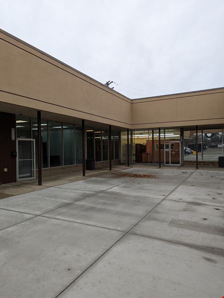Burton Hollow Plaza