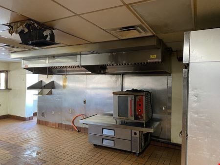 FULL SERVICE RESTAURANT ON GLENSTONE