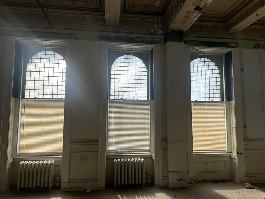 49 E Main St