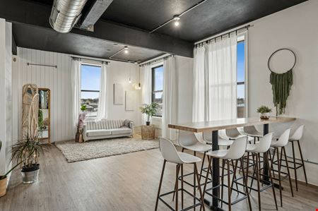 Multi-Income Building for Sale/Lease: Retail, Restaurant & Airbnb Ready!