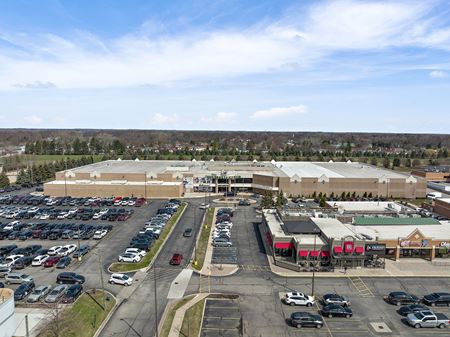 Commercial space at BUFFALO WILD WINGS SPORTS CENTER in Troy