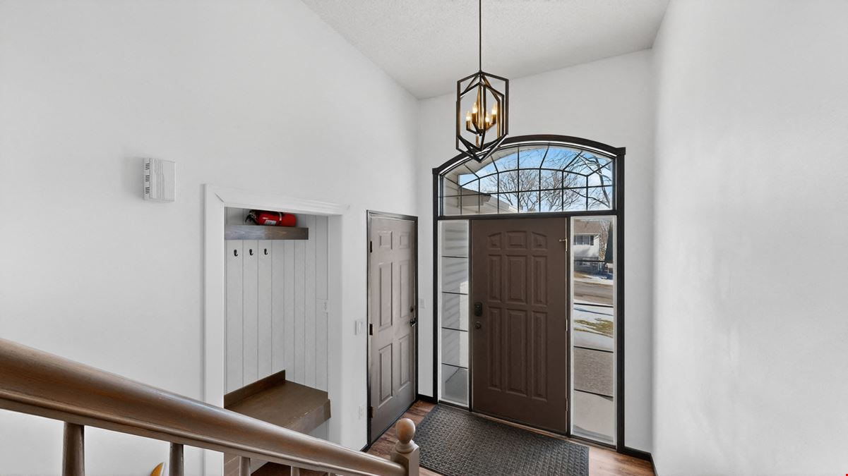 Meticulously Maintained & Move-In Ready: 3BR/2BA Byron Beauty