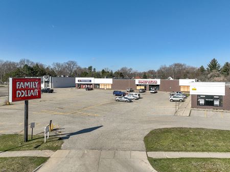 Commercial space at Gratiot Plaza in Mount Clemens