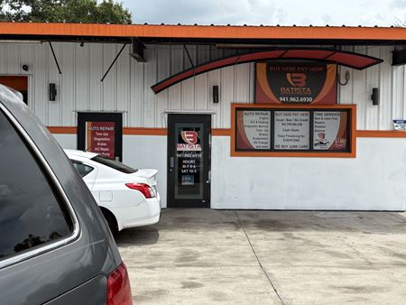 Commercial space at 3000 N Washington Blvd in Sarasota