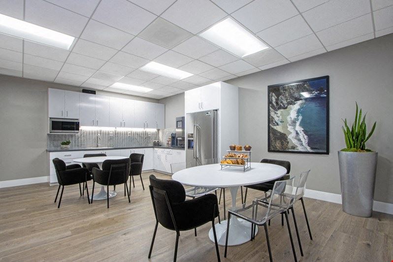 Premier Workspaces - NEW - Newport Beach Fashion Island
