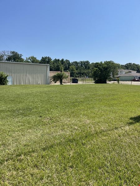 +/- 2,100 SF Office/Warehouse + Adjacent Lot For Lease