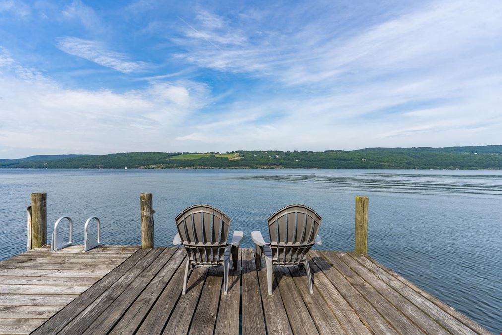 Admiral Peabody's  Lakeside Lodging