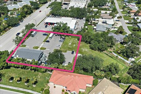 925 Tamiami Trl S