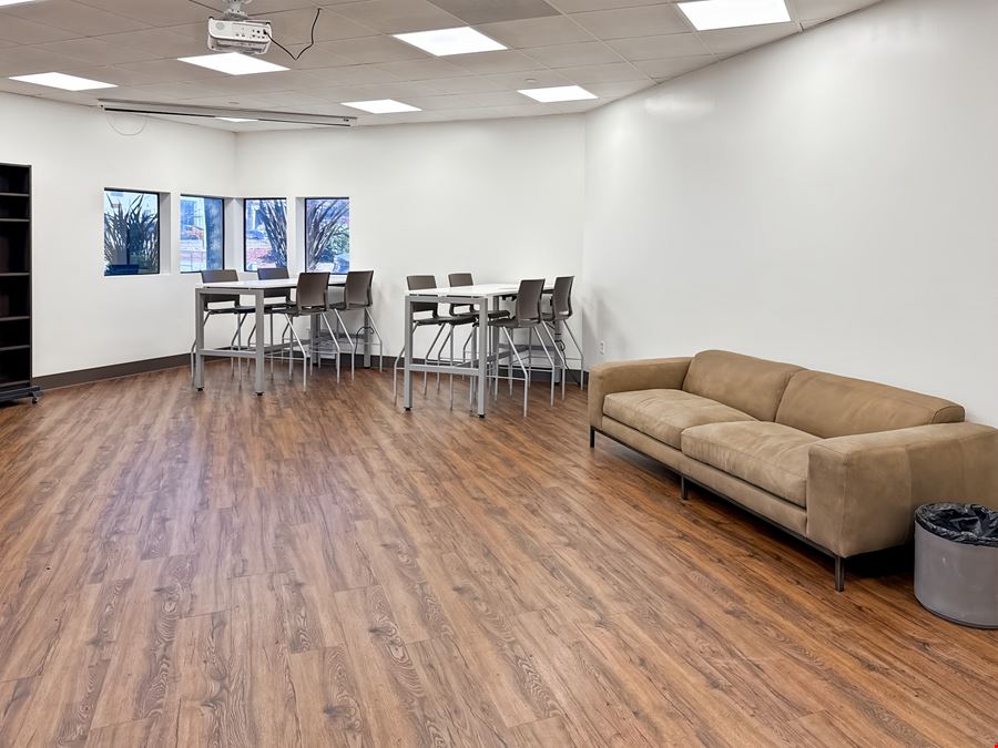 Regus - Richmond - Blume Dr