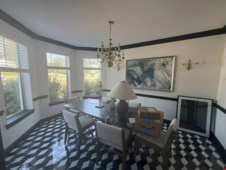 609 E Main St