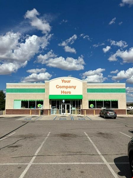 9,000+-sf retail showroom in Socorro